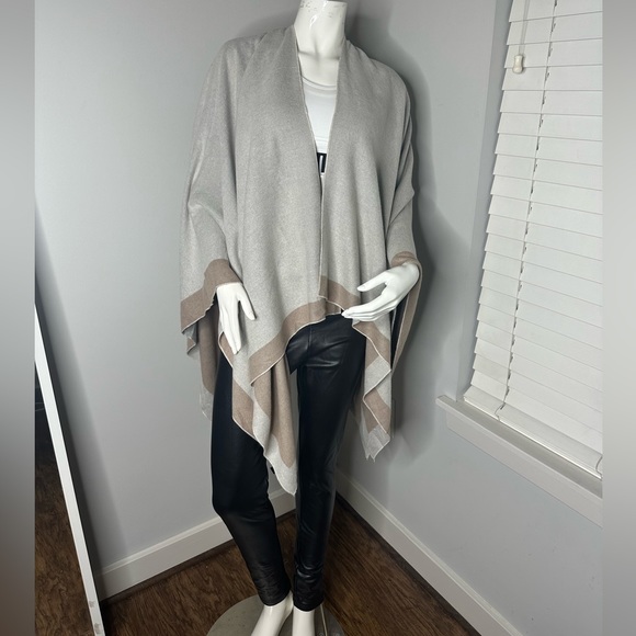 Melifluos Cardigan Poncho - One Size - Picture 2 of 11